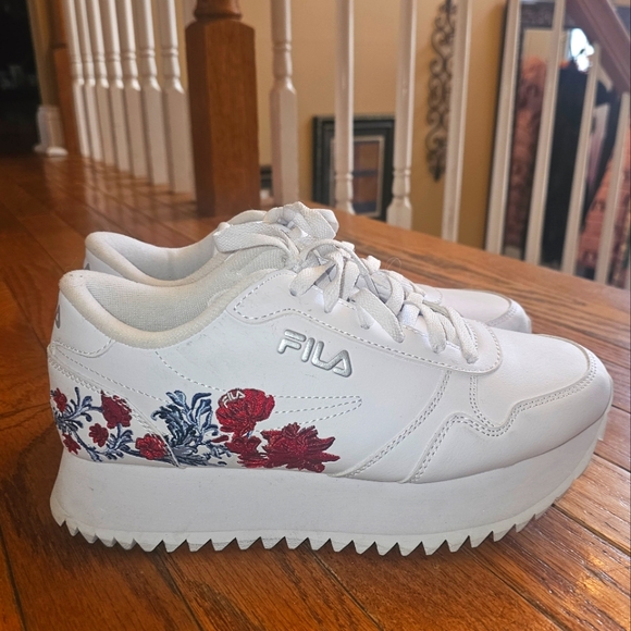 Fila Shoes - FILA Women Disruptor Sneakers White With Flower Embroidery Size 8.